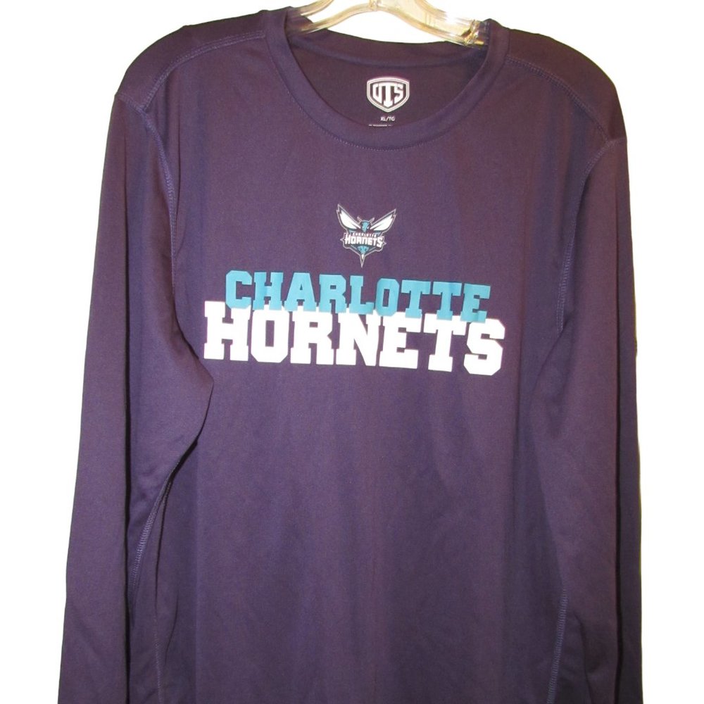 Charlotte Hornets XL Long Sleeve Purple Shirt